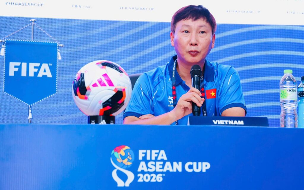 HLV Kim Sang Sik: ‘Cầu thủ nhập tịch và Việt kiều hiện tại là sự lựa chọn tốt nhất’