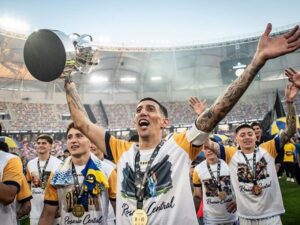 Di Maria sút phạt thần sầu, đưa CLB quê hương tới 2 danh hiệu trong 1 năm