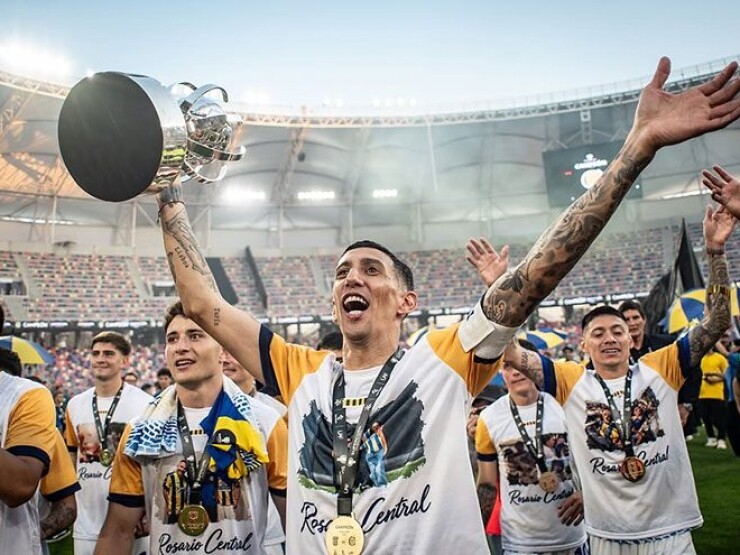 Di Maria sút phạt thần sầu, đưa CLB quê hương tới 2 danh hiệu trong 1 năm