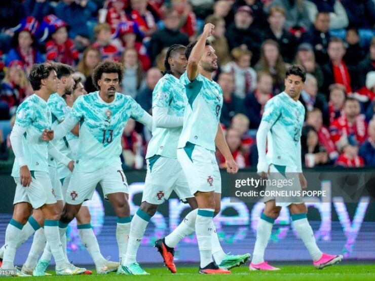 Ronaldo phải hy sinh vị trí ở ĐT Bồ Đào Nha, sân khấu lớn vinh danh Felix