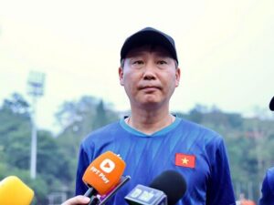 HLV Kim Sang Sik đau lòng về chấn thương của Xuân Son, bàn đấu pháp chuẩn bị đấu Thái Lan