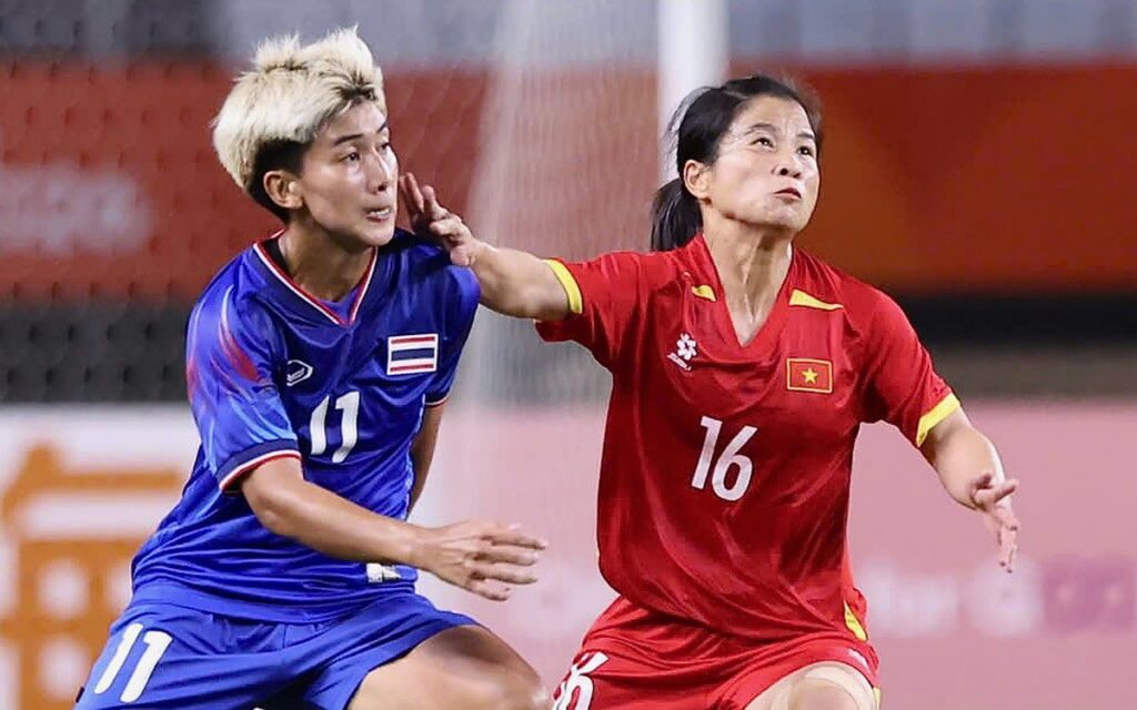 Tuyển nữ Việt Nam đấu Trung Quốc: Không chùn chân