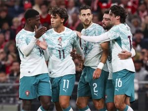 HLV Jesus bác bỏ mâu thuẫn với Ronaldo, được cầu thủ ĐT Bồ Đào Nha ca ngợi