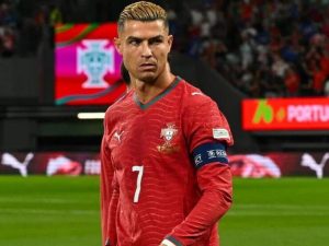 ĐT Bồ Đào Nha mất hơn 1 triệu fan vì Ronaldo, Mourinho bác bỏ tin giả về CR7