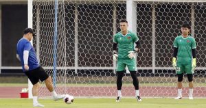 Lê Giang Patrik nén đau tập luyện, liệu đủ sức bắt chính khi đấu Pakistan: HLV Lee Won-jae sẽ quyết định