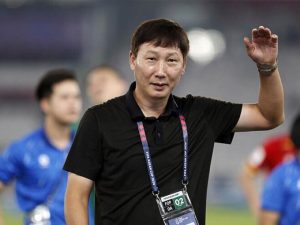 Nụ cười hiếm thấy của HLV Kim Sang Sik sau màn ngược dòng thắng Pakistan