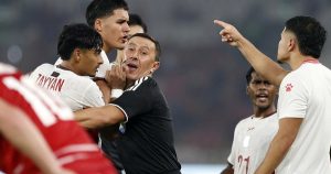 Trợ lý người Việt Nam của đội tuyển Bangladesh ‘sốc’ khi Indonesia được bù giờ 7 phút: ‘Chưa thấy bao giờ’
